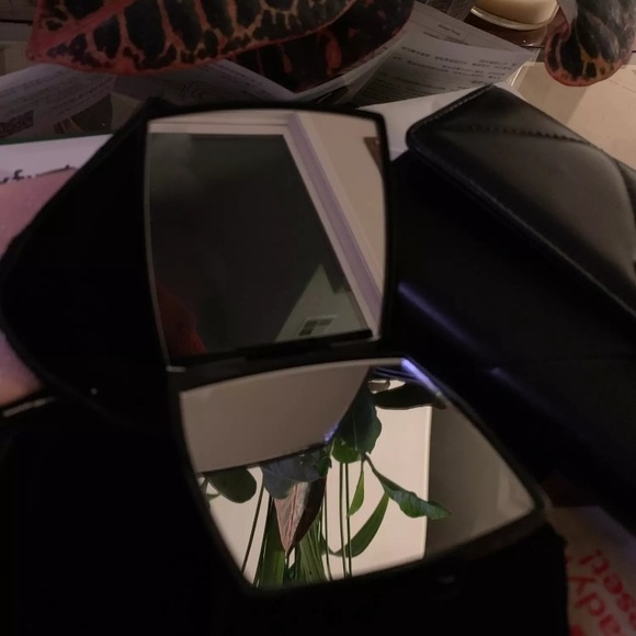 Chanel Mirror Compact - Picture 2 of 3